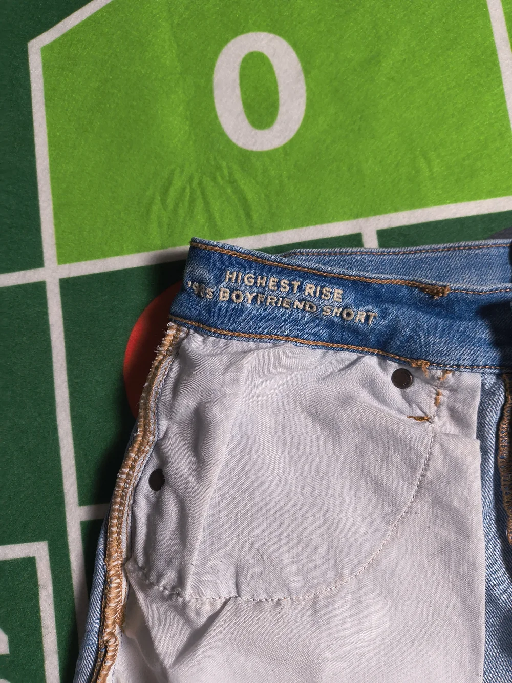 American Eagle Highest Rise 90s Boyfriend Short Women's 2 Distressed Denim Short